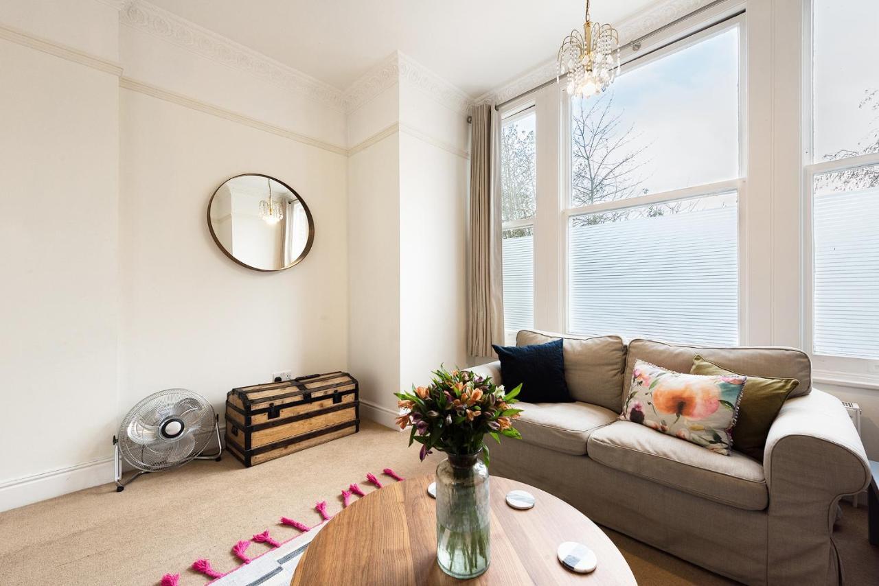 Heart Of Ealing Apartment With Garden Londýn Exteriér fotografie